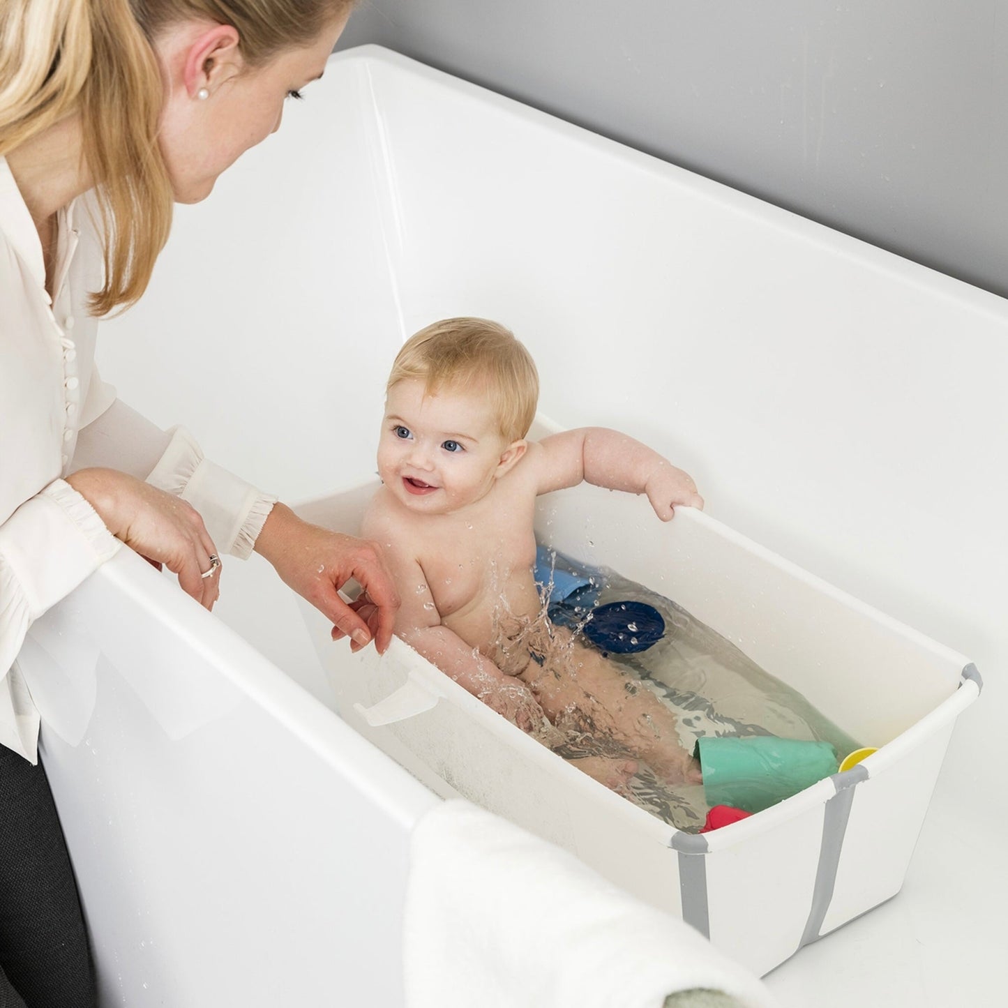 Stokke® Flexi Bath® Bundle Tub with Newborn Support - White